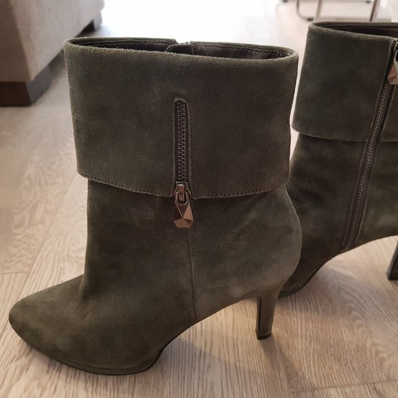 Tahari Gabe Grey Suede Boots - Picture 1 of 10